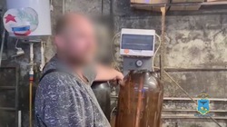 Подпольный цех с 3 000 литров поддельного алкоголя обнаружили полицейские под Белгородом